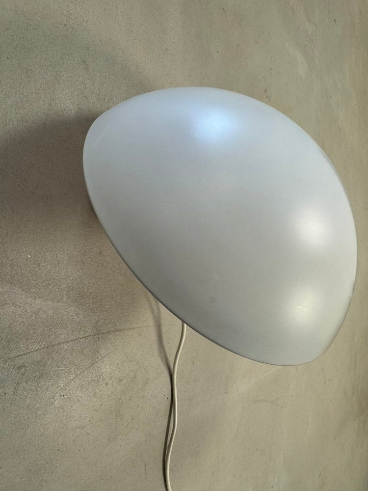 
                  
                    Vintage muurlamp ‘P Hat’ door Poul Henningsen - LOUI.STORE
                  
                