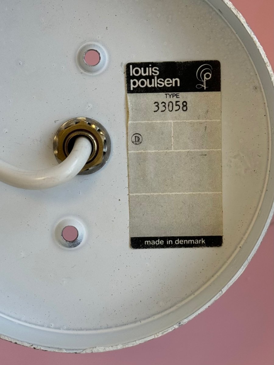 
                  
                    Vintage muurlamp ‘P Hat’ door Poul Henningsen - LOUI.STORE
                  
                