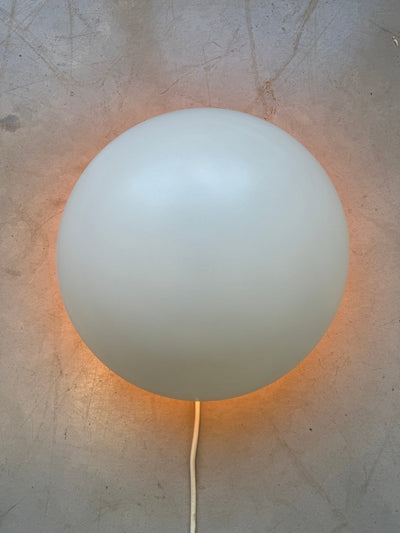 Vintage muurlamp ‘P Hat’ door Poul Henningsen - LOUI.STORE