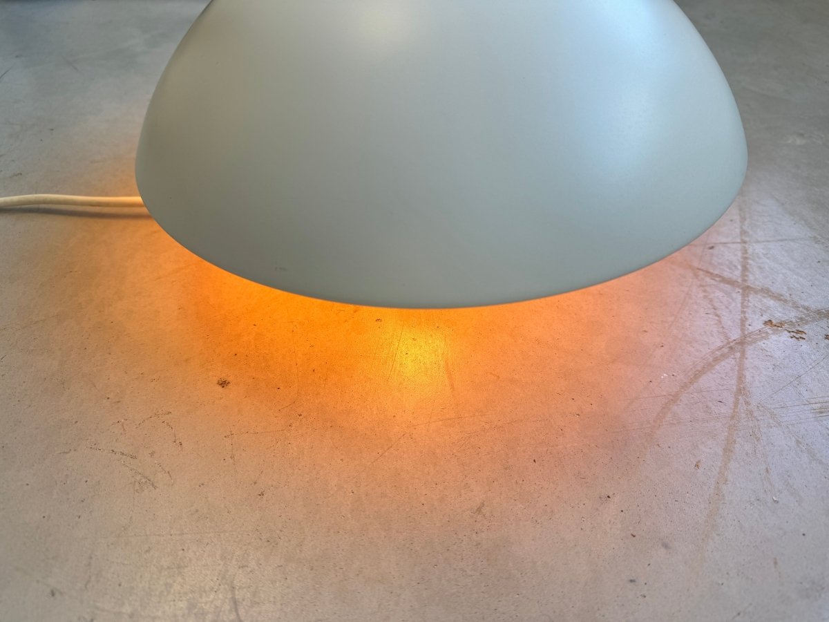 
                  
                    Vintage muurlamp ‘P Hat’ door Poul Henningsen - LOUI.STORE
                  
                