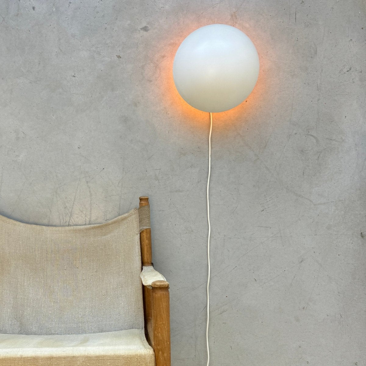 Vintage muurlamp ‘P Hat’ door Poul Henningsen - LOUI.STORE