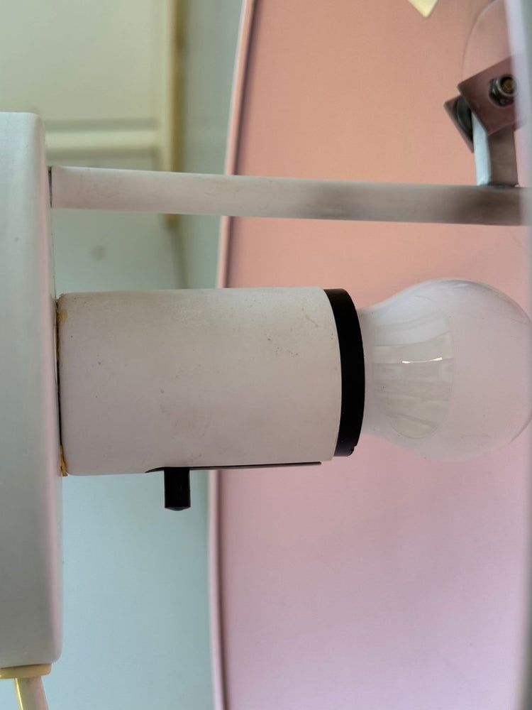 
                  
                    Vintage muurlamp ‘P Hat’ door Poul Henningsen - LOUI.STORE
                  
                