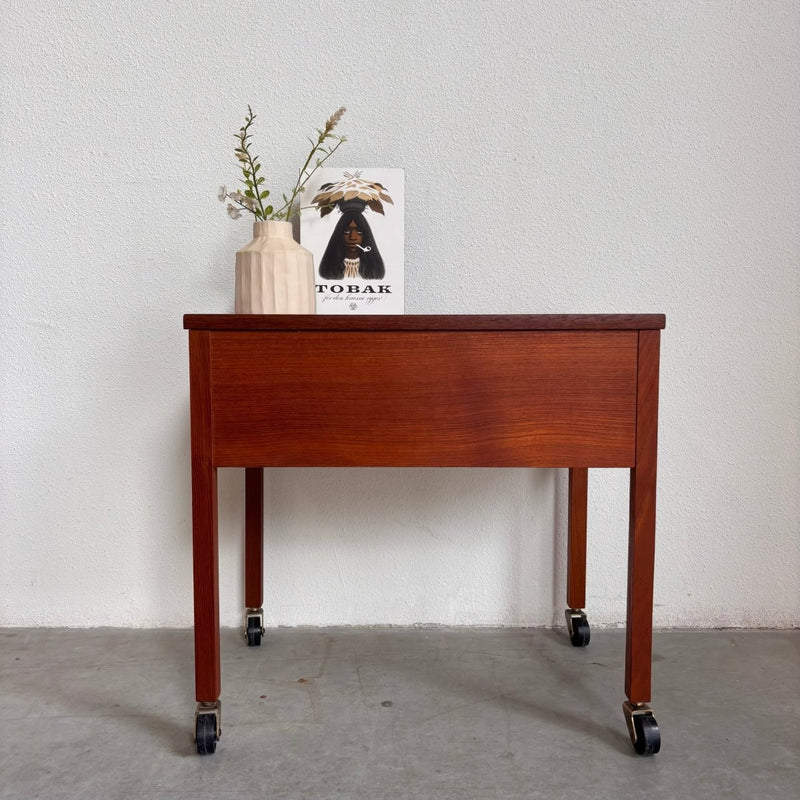 Vintage naaitafeltje teak - LOUI.STORE