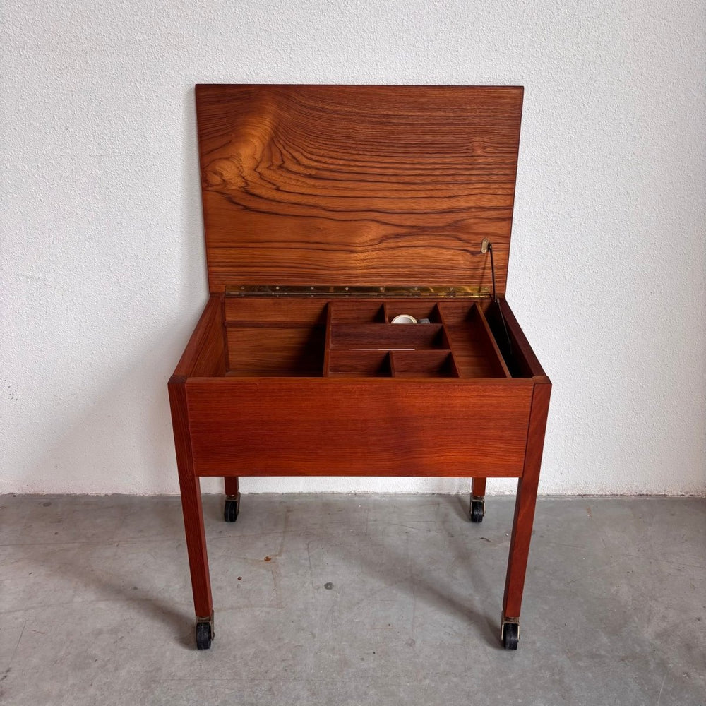 Vintage naaitafeltje teak - LOUI.STORE