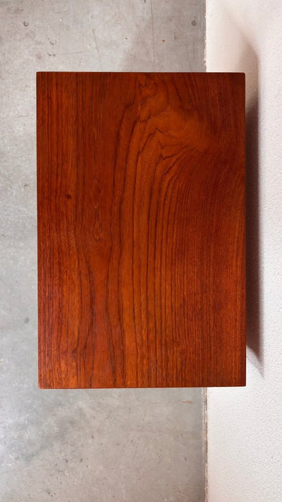 
                  
                    Vintage naaitafeltje teak - LOUI.STORE
                  
                