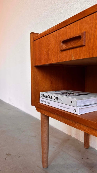 
                  
                    Vintage nachtkastje eik lade - LOUI.STORE
                  
                