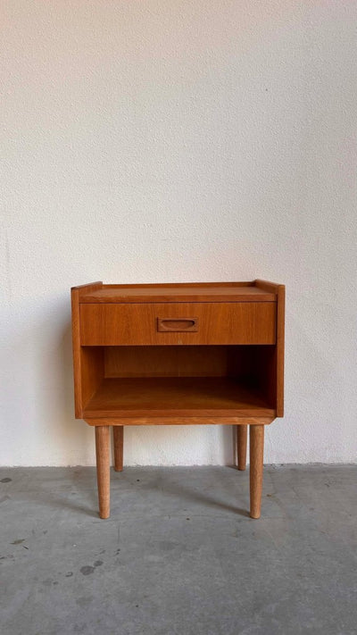 
                  
                    Vintage nachtkastje eik lade - LOUI.STORE
                  
                