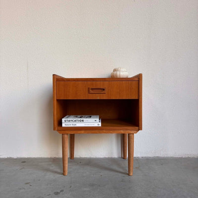 
                  
                    Vintage nachtkastje eik lade - LOUI.STORE
                  
                