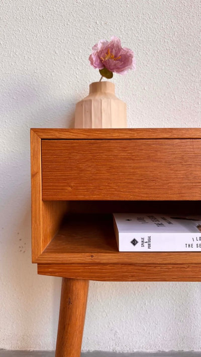 
                  
                    Vintage nachtkastje eiken lade - LOUI.STORE
                  
                