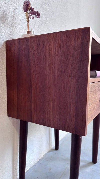 
                  
                    Vintage nachtkastje teak - LOUI.STORE
                  
                