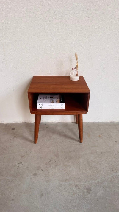 
                  
                    Vintage nachtkastje teak - LOUI.STORE
                  
                
