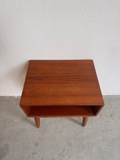 
                  
                    Vintage nachtkastje teak - LOUI.STORE
                  
                