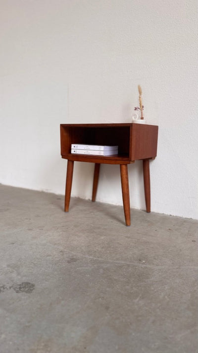 
                  
                    Vintage nachtkastje teak - LOUI.STORE
                  
                