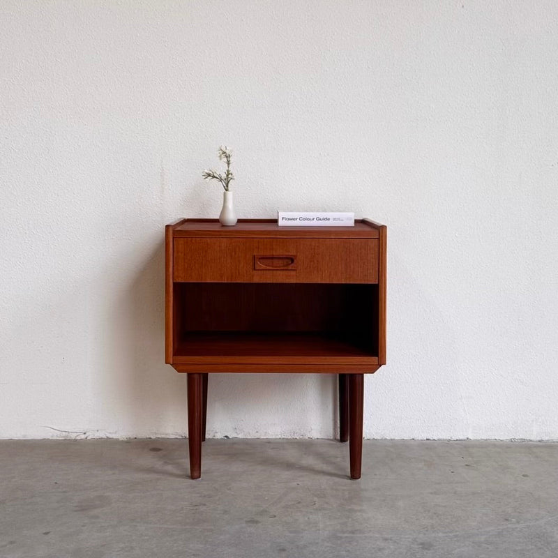 Vintage nachtkastje teak met lade - LOUI.STORE
