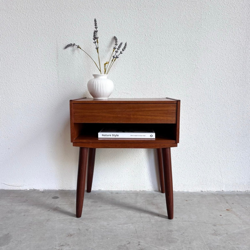 Vintage nachtkastje teak met lade - LOUI.STORE