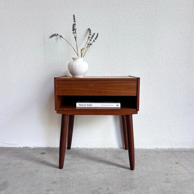 Vintage nachtkastje teak met lade - LOUI.STORE