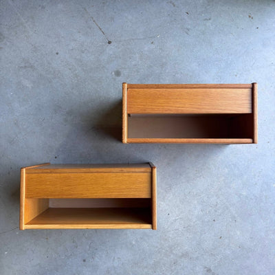 
                  
                    Vintage nachtkastjes zwevend eiken - LOUI.STORE
                  
                