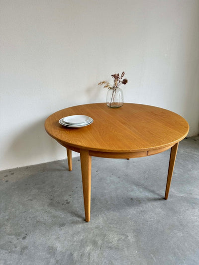 
                  
                    Vintage Omann Junior eettafel eiken - LOUI.STORE
                  
                