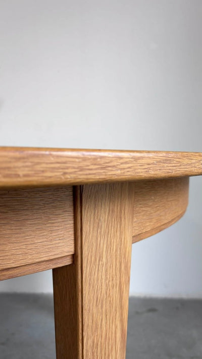 
                  
                    Vintage Omann Junior eettafel eiken - LOUI.STORE
                  
                