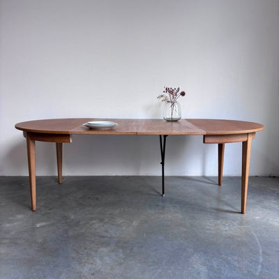 
                  
                    Vintage Omann Junior eettafel eiken - LOUI.STORE
                  
                