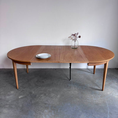 
                  
                    Vintage Omann Junior eettafel eiken - LOUI.STORE
                  
                
