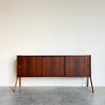 
                  
                    Vintage ondiep sideboard palissander eiken poten - LOUI
                  
                