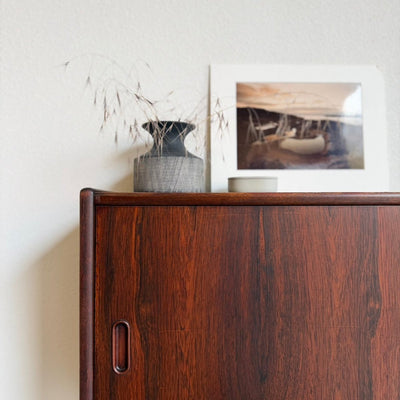 
                  
                    Vintage ondiep sideboard palissander eiken poten - LOUI
                  
                