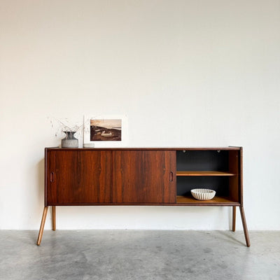 
                  
                    Vintage ondiep sideboard palissander eiken poten - LOUI
                  
                