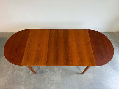 
                  
                    Vintage ovale uitschuifbare eettafel teak - LOUI.STORE
                  
                