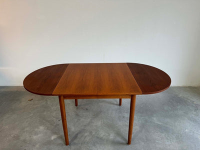 
                  
                    Vintage ovale uitschuifbare eettafel teak - LOUI.STORE
                  
                