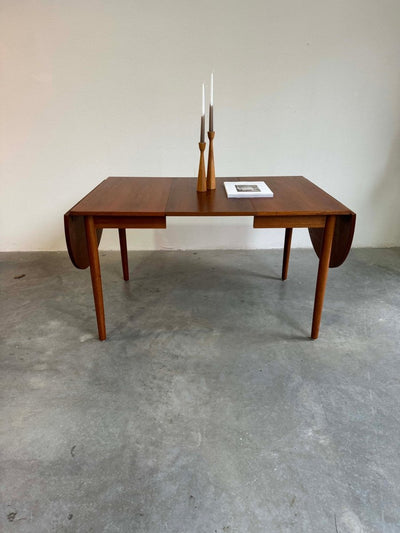 
                  
                    Vintage ovale uitschuifbare eettafel teak - LOUI.STORE
                  
                