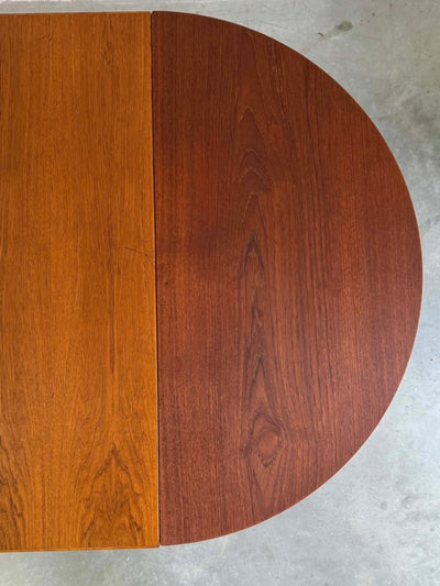 
                  
                    Vintage ovale uitschuifbare eettafel teak - LOUI.STORE
                  
                