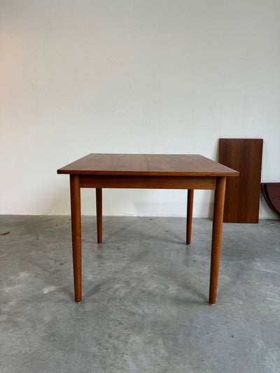 
                  
                    Vintage ovale uitschuifbare eettafel teak - LOUI.STORE
                  
                