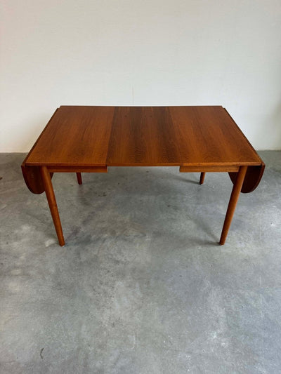 
                  
                    Vintage ovale uitschuifbare eettafel teak - LOUI.STORE
                  
                