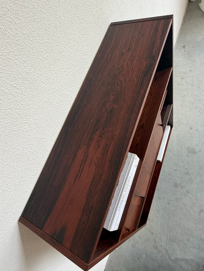 
                  
                    Vintage palissander boekenkast met schuifdeurtjes - LOUI
                  
                