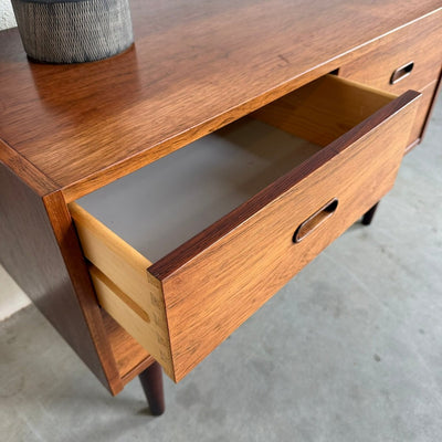 
                  
                    Vintage palissander sideboard -dubbele ladekast - LOUI
                  
                