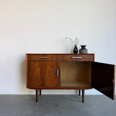 
                  
                    Vintage palissander sideboard met lades en deurtjes - LOUI
                  
                