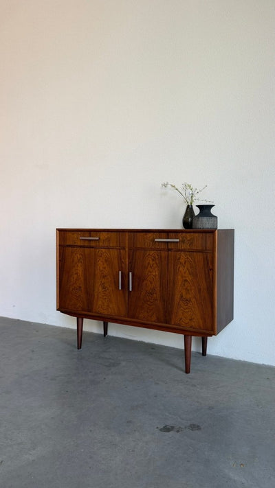
                  
                    Vintage palissander sideboard met lades en deurtjes - LOUI
                  
                