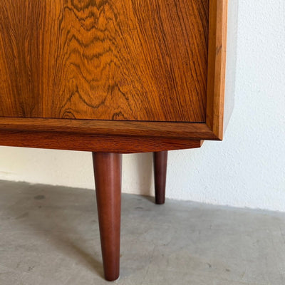 
                  
                    Vintage palissander sideboard met lades en deurtjes - LOUI
                  
                