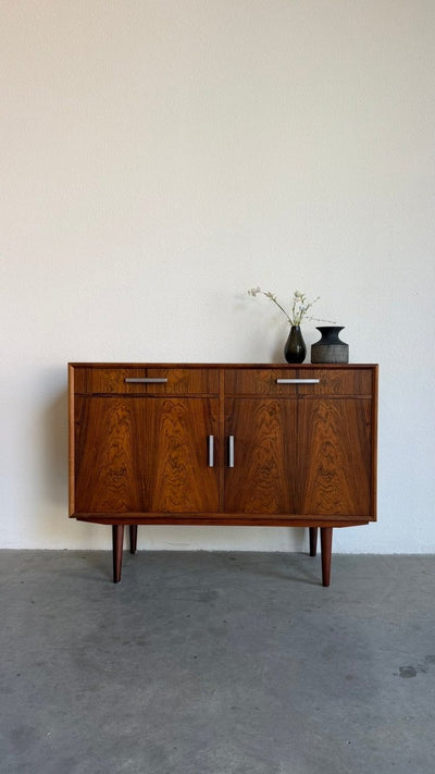 
                  
                    Vintage palissander sideboard met lades en deurtjes - LOUI
                  
                