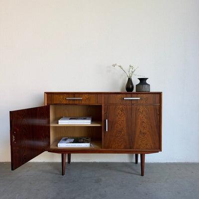 
                  
                    Vintage palissander sideboard met lades en deurtjes - LOUI
                  
                