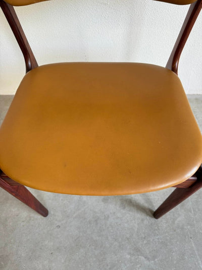 
                  
                    Vintage palissander skai stoelen Erik Buch (4) - LOUI.STORE
                  
                