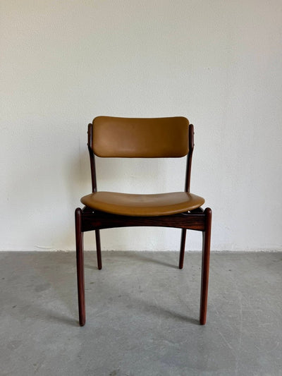 
                  
                    Vintage palissander skai stoelen Erik Buch (4) - LOUI.STORE
                  
                