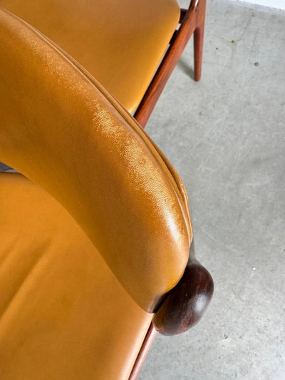 
                  
                    Vintage palissander skai stoelen Erik Buch (4) - LOUI.STORE
                  
                