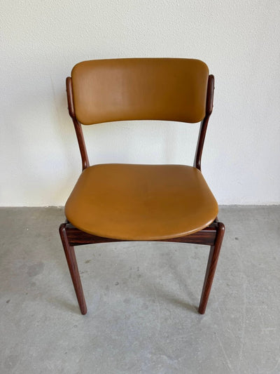 
                  
                    Vintage palissander skai stoelen Erik Buch (4) - LOUI.STORE
                  
                