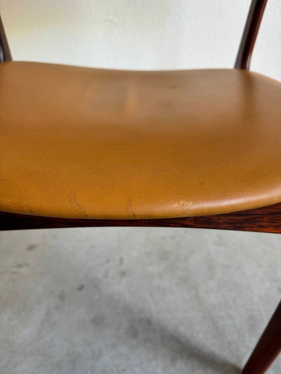
                  
                    Vintage palissander skai stoelen Erik Buch (4) - LOUI.STORE
                  
                