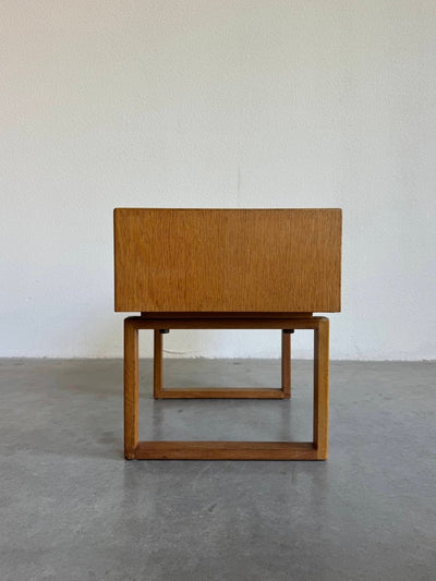 
                  
                    Vintage plantenbak Kai Kristiansen eiken - LOUI.STORE
                  
                