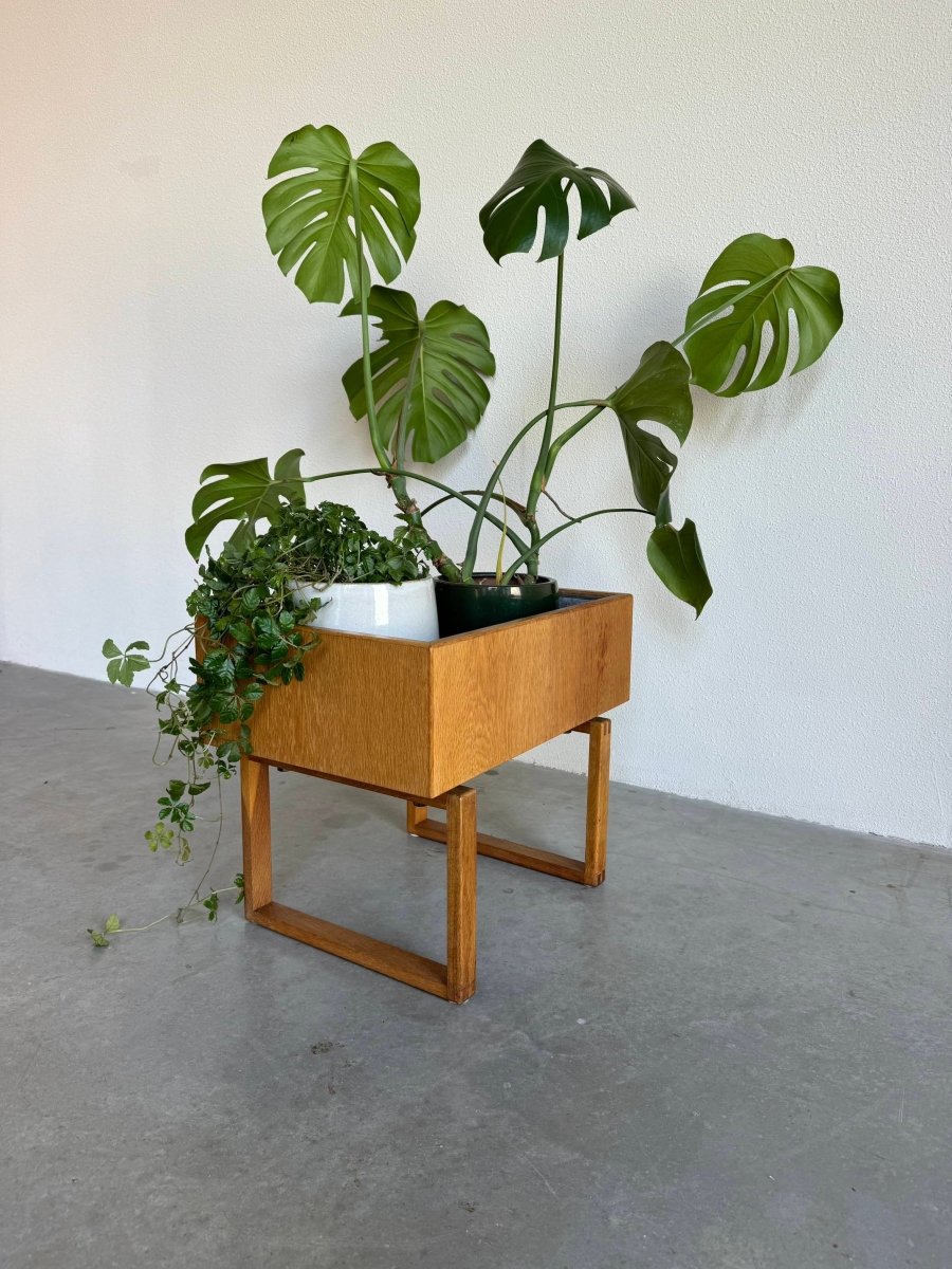 
                  
                    Vintage plantenbak Kai Kristiansen eiken - LOUI.STORE
                  
                