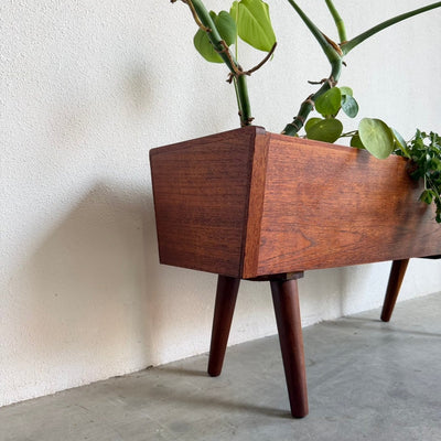 
                  
                    Vintage plantenbak teak - LOUI
                  
                