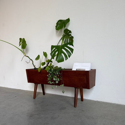 
                  
                    Vintage plantenbak teak - LOUI
                  
                